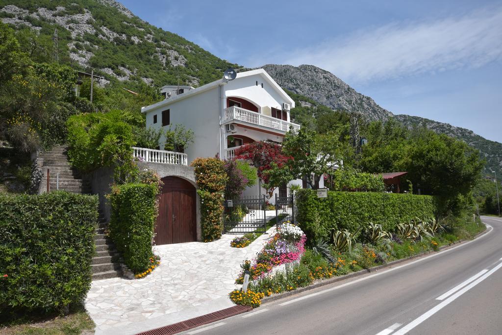Apartments Biga Donji Morinj Exterior foto
